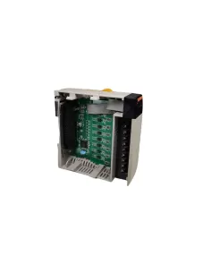 Omron cqm1id211op-1699 plc- 8di: 12  24 v, npn//pnp,comuni separati 2