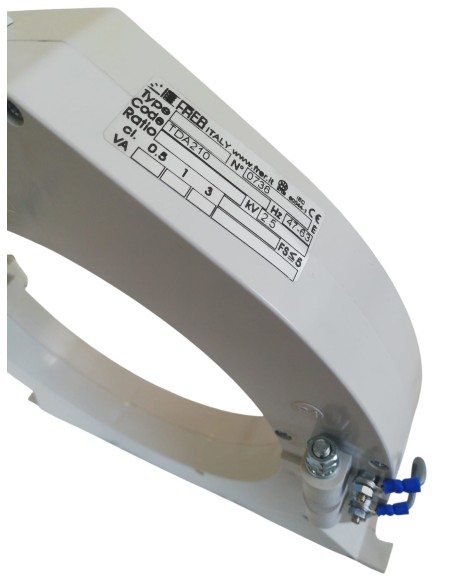 Openable transformer for differential relay Ï210